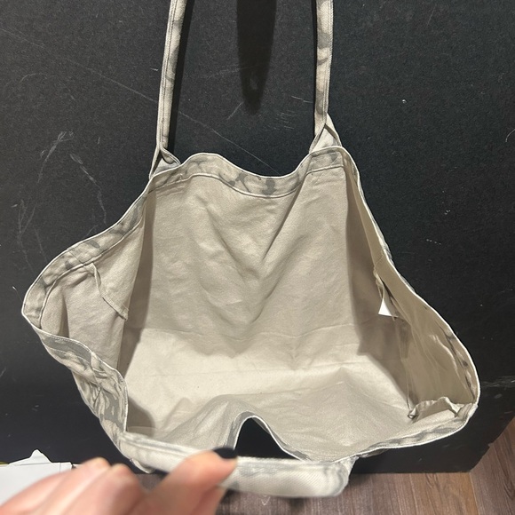 ALO Yoga Gray Tiedye Tote Bag - Picture 6 of 8
